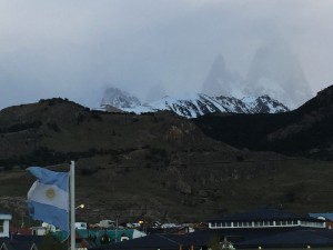 Ein schemenhafter Blick auf den Fitz Roy, morgens um 6:30 Uhr