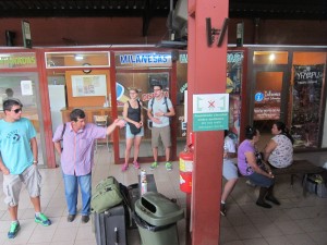 Am Busbahnhof von Puerto Iguazú