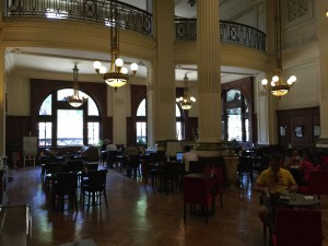 Vor der Abfahrt noch eine Kaffee in der Estación Retiro