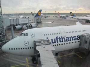 "Unser" Flieger - oben hinter der Tür saßen wir!