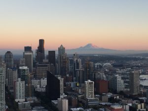 Seattle im späten Sonnenuntergangslicht