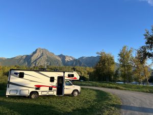 Blick auf Hagwilget Peak, Red Rose Peak und Tiltusha Peak