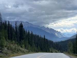 auf dem Weg zum Maligne Lake